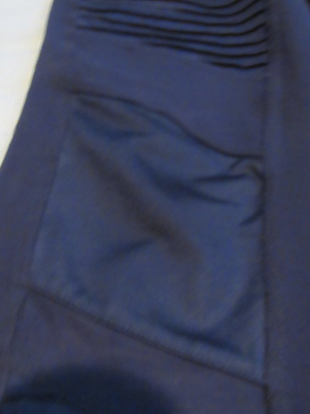 ALO Yoga Navy Leggings with Pleated Side Detail - Picture 5 of 16